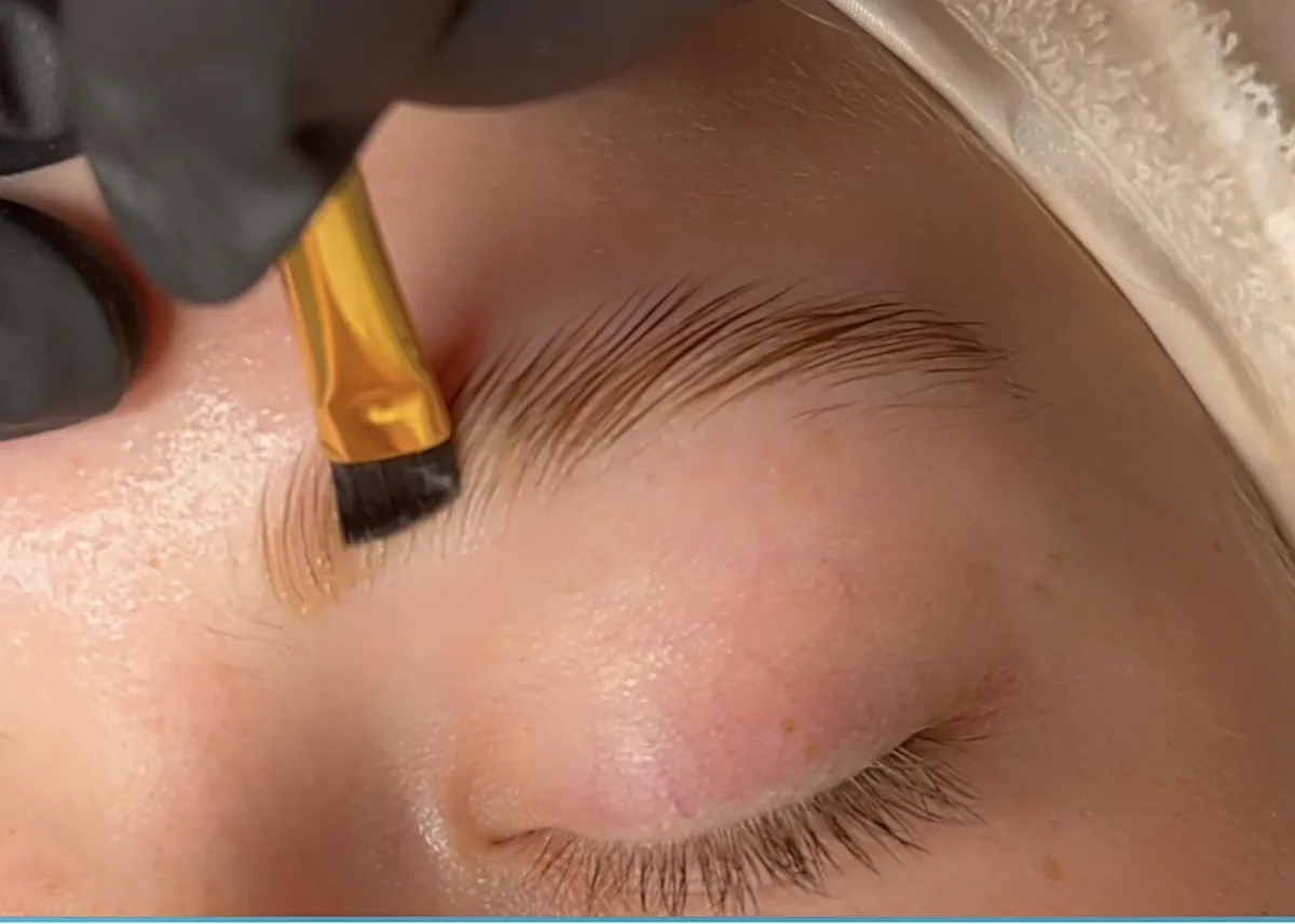 Brow lamination with wax and tint